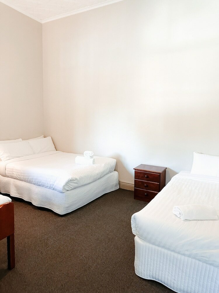 Фото Central Hotel Stroud