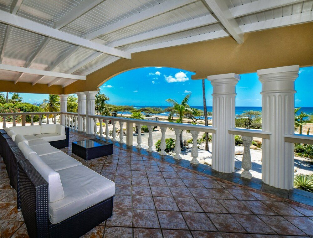 Фото Massive Oceanfront Villa - SPA - Sauna - Gameroom - Malmok!