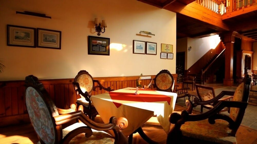 Фото WelcomHeritage Windsor Lodge