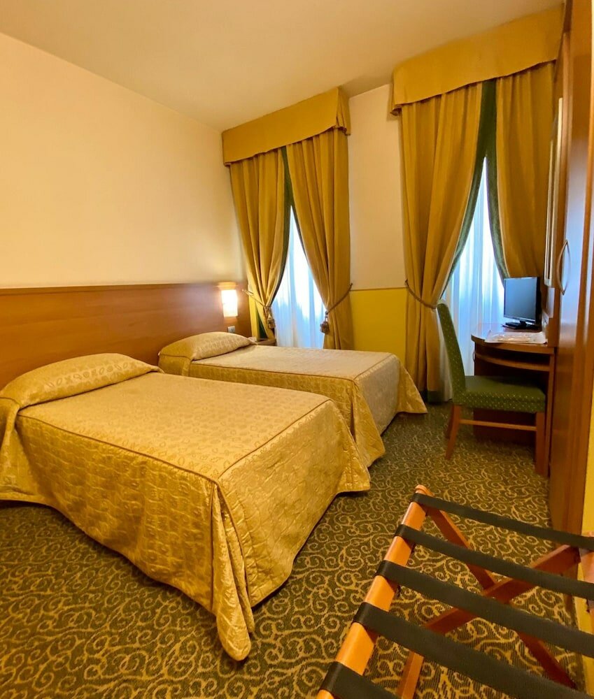 Фото Hotel Kristall