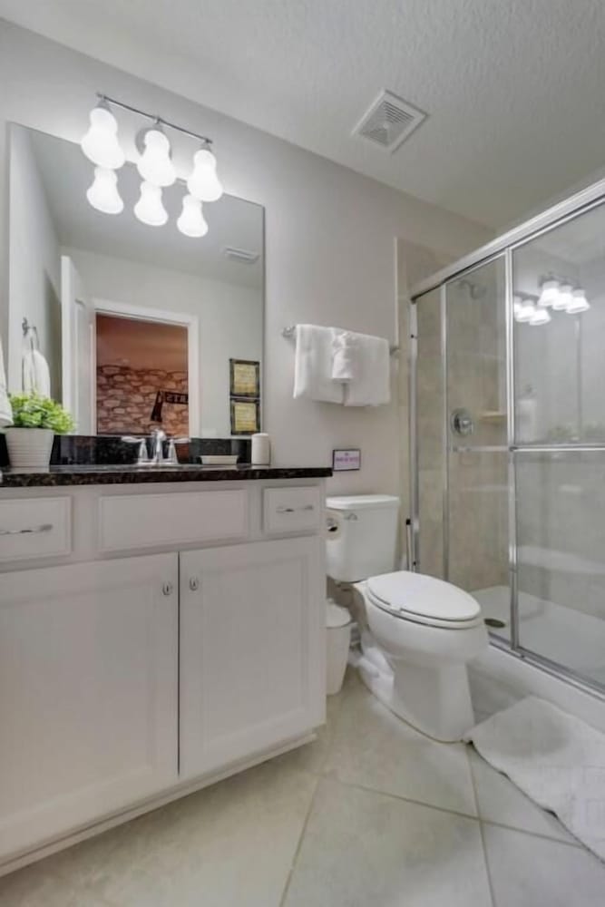 Фото Erin's Windsor at Westside Vacation Home