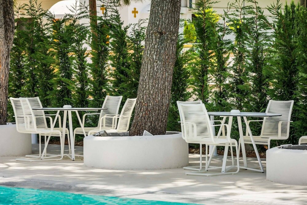 Фото Cocoons Luxury Suites & Villas