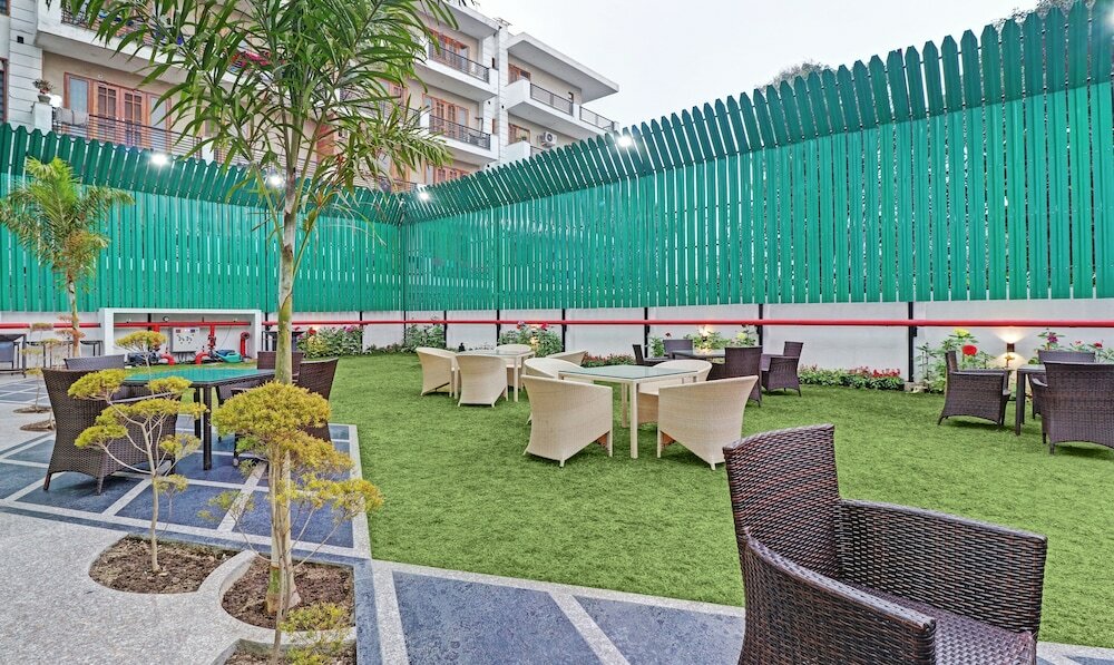 Фото Treebo Trend Kanopy Greens