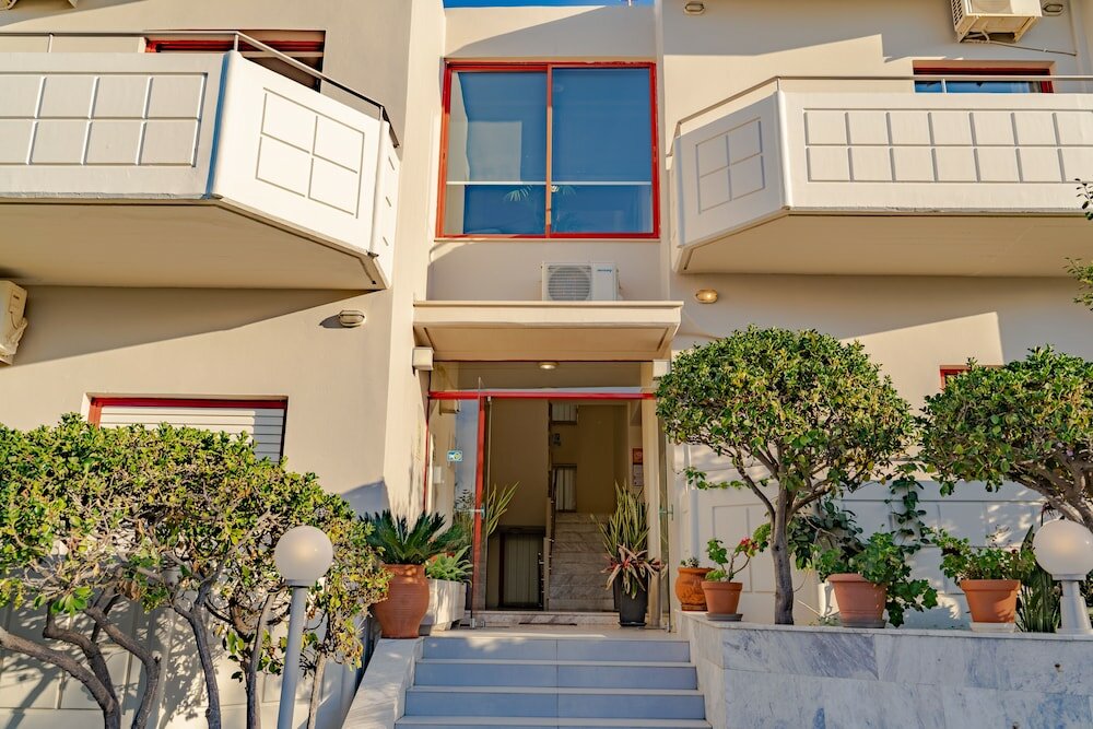 Фото Saint-Trope Studios