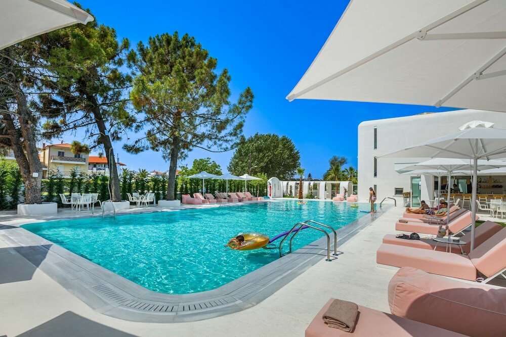 Фото Cocoons Luxury Suites & Villas