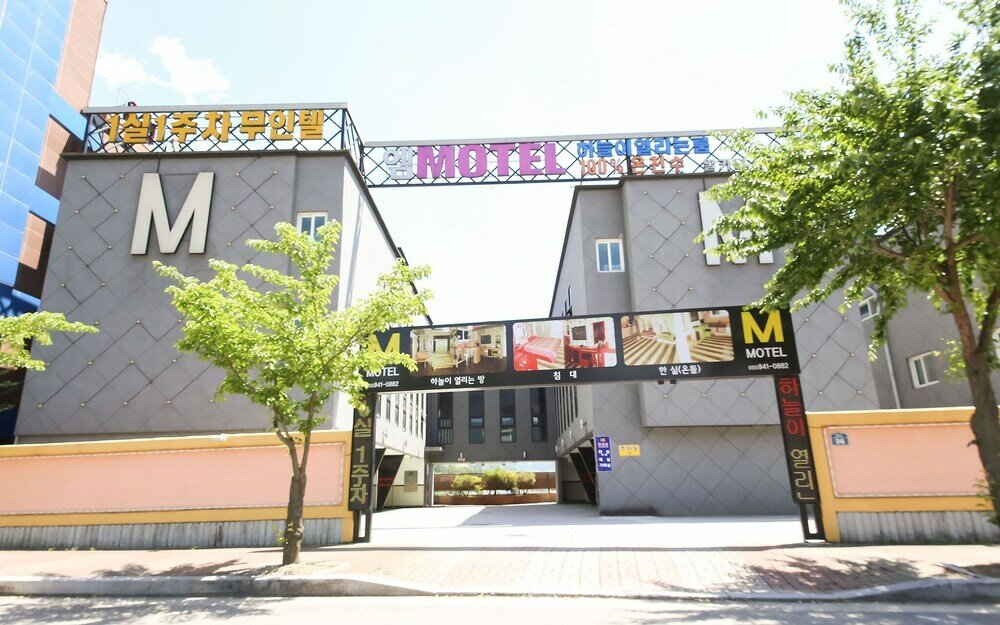 Фото отеля 1