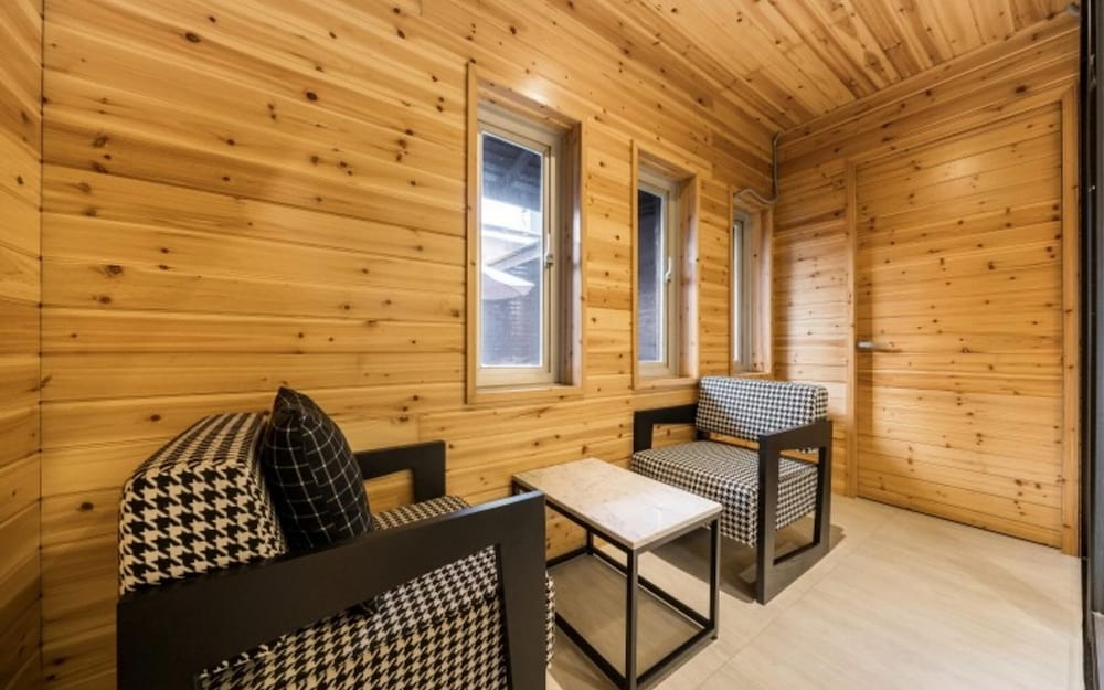 Фото Gupo Station Almond Hotel