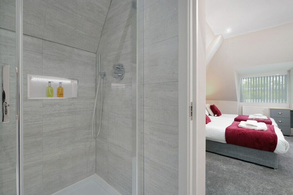 Фото Crown Place 2 & 3 Bedroom Luxury Apts