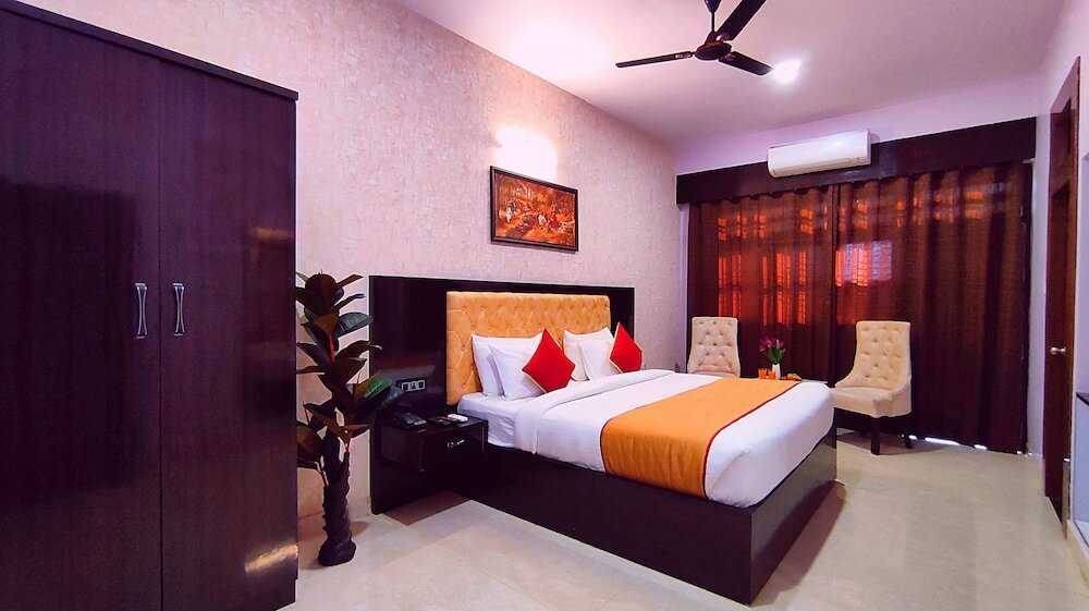 Фото Hotel Aradhna Inn by ShriGo Hotels