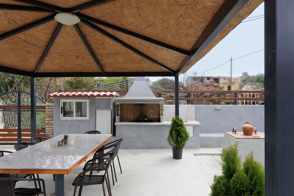 Фото Planet Villas at Ipsos by Konnect, Shared BBQ & Garden