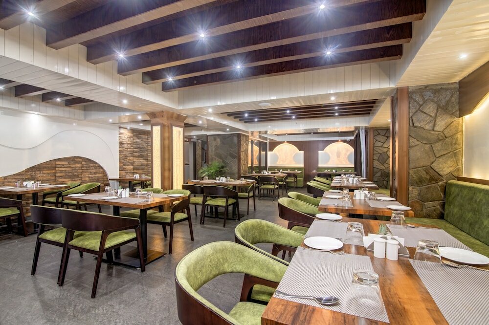 Фото Sumi Queen's Yard Rink Mall Darjeeling