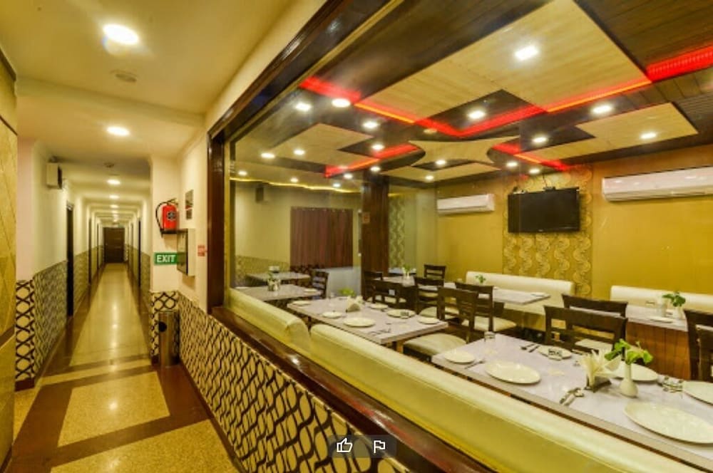 Фото Ikon Residency Near Fortis Escorts Hospital