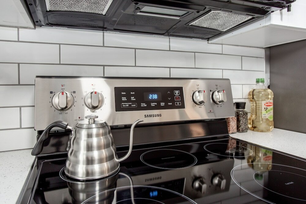 Фото The Gamer-4br Home-Near Everything Atl