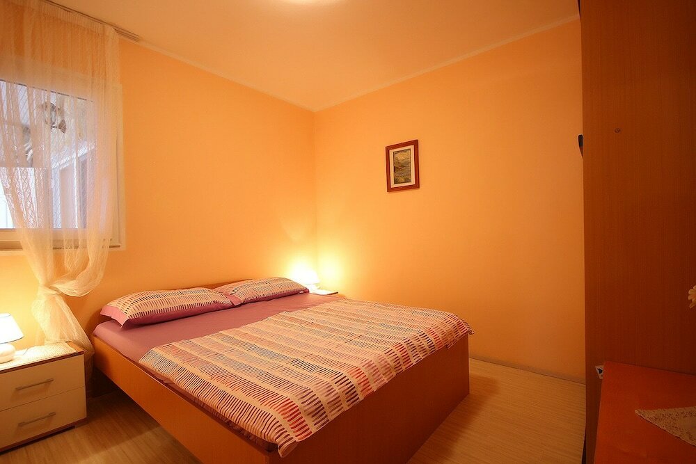 Фото Dino - Apartments With hot tub - A2