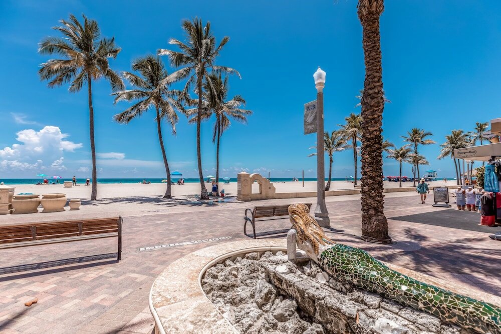 Фото Stylish Private Beach Condo Hollywood