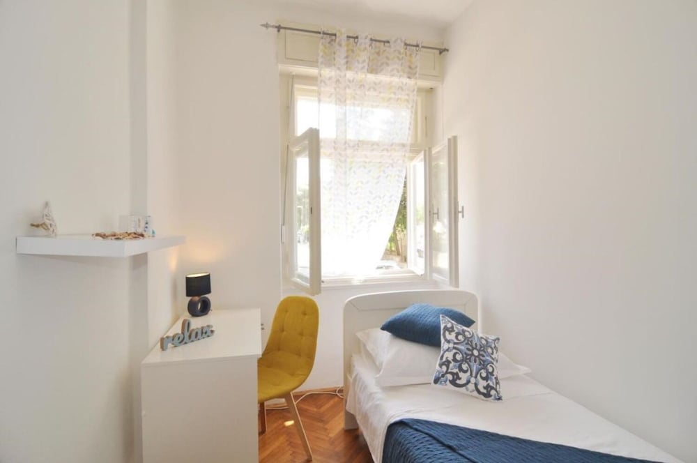 Фото Karmen - Close to the Center - A1