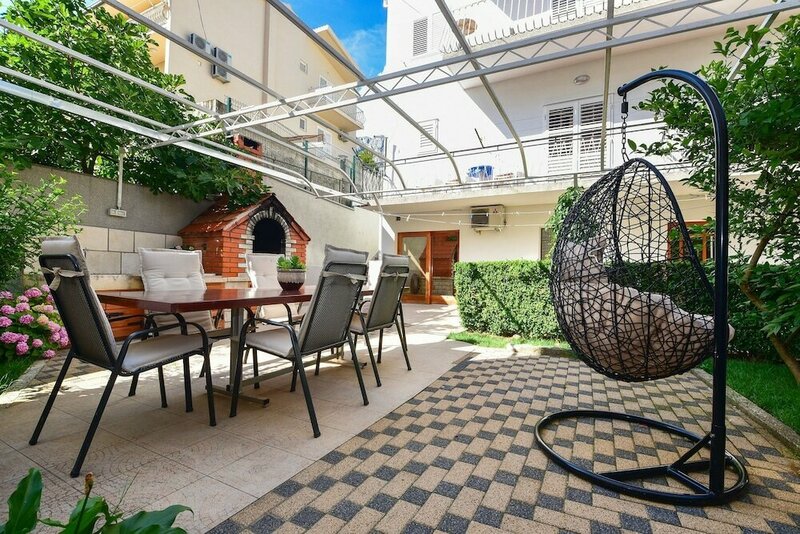 Гостиница Apartment Marijo - 300 m from beach: A1 Makarska, Riviera Makarska в Макарске