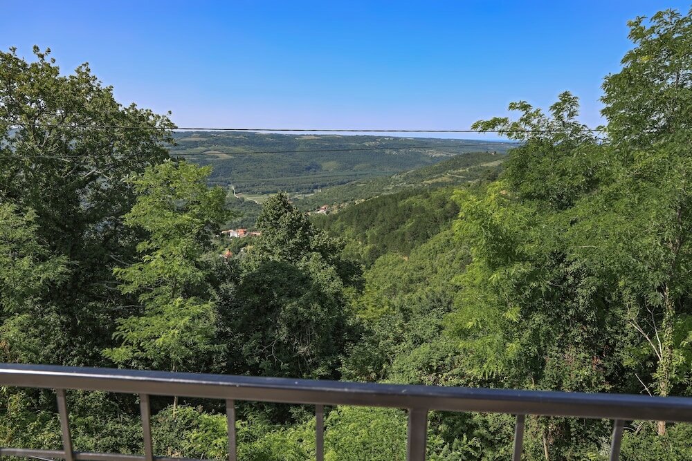 Фото Rainis Hill Top Villa