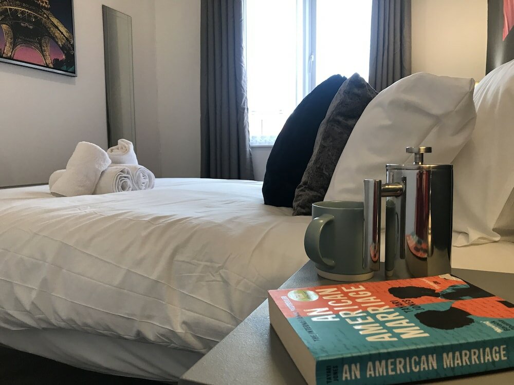 Фото Stylish 3-bed Preston Home for Relaxing Comfy Stay