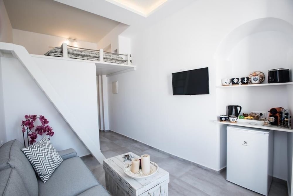 Фото Christy Suites by Alpha Living