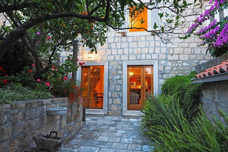 Гостиница 4 Bedroom Villa In Old Cavtat в Цавтате