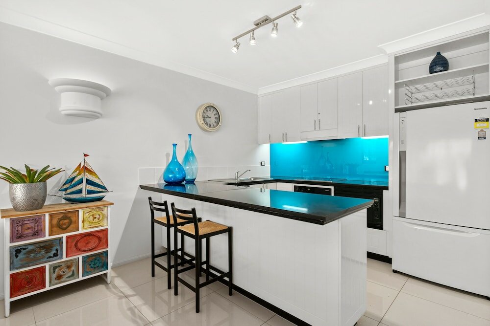 Фото Belle Escapes - Absolute Beachfront Apartment Alamanda Resort “28”