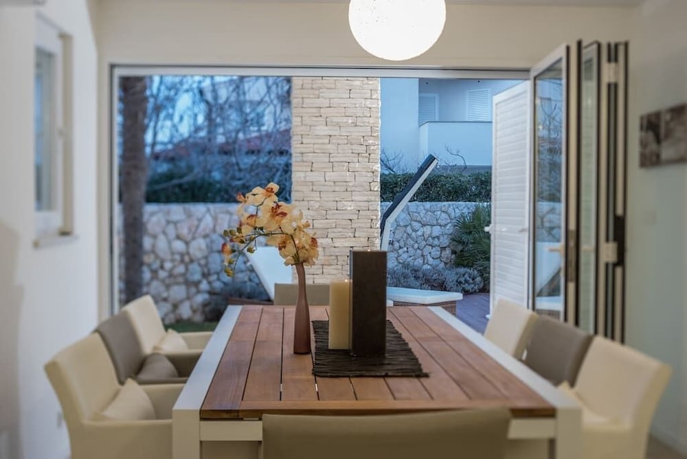 Фото Luxury Villa White Rose with the Pool