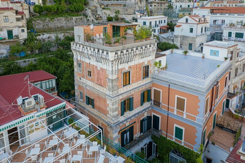 Апартаменты Upscale Central Amalfi Apartment In 19th-century Building
