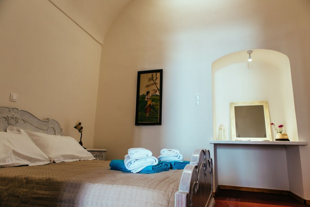 Фото Day One Fira Mansion