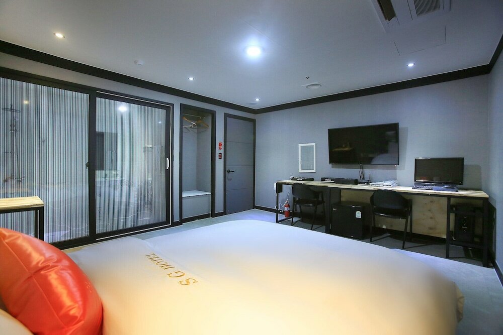 Фото Suwon Yeongtong Sg Hotel