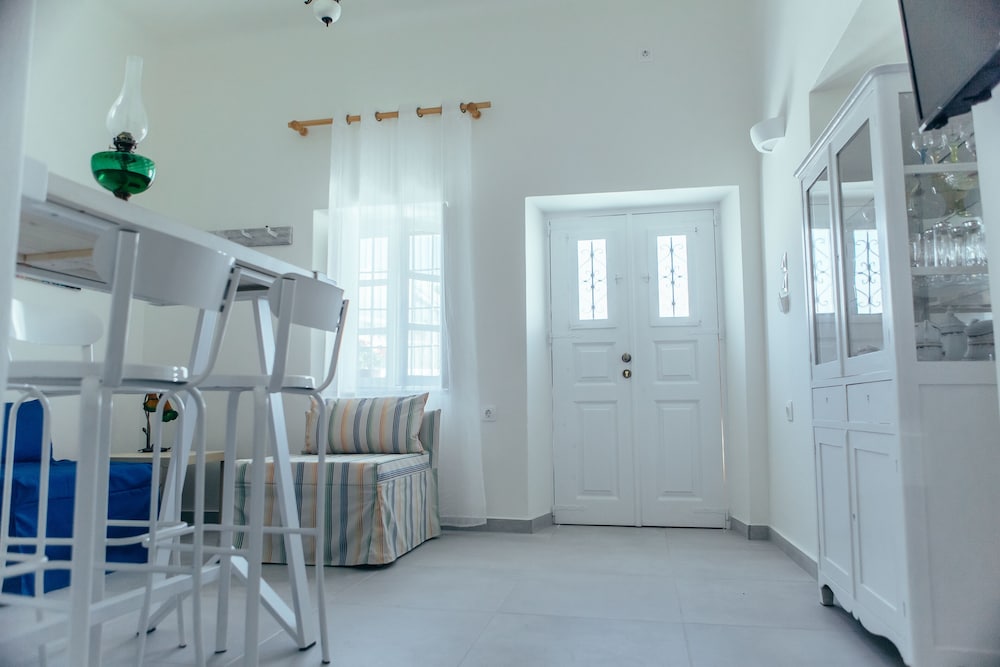 Фото Day One Fira Mansion