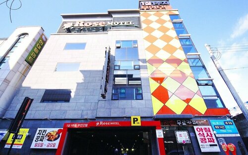 Гостиница Gyeongju Rose Hotel Hwangni Dan-Gil Branch в Кенджу