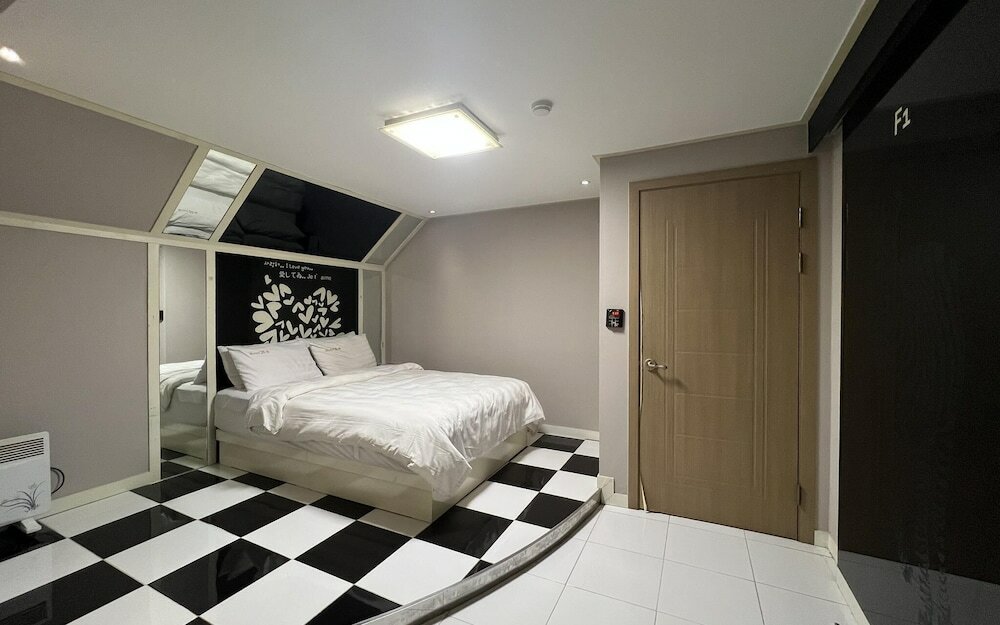 Фото Suwon Station 25h