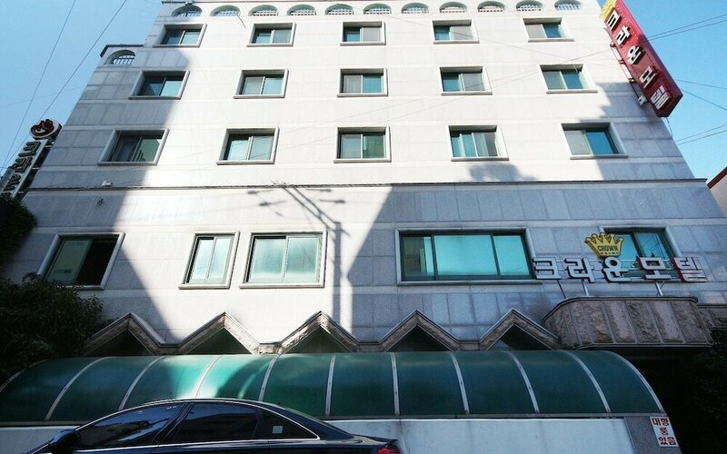 Гостиница Tongyeong Crown в Тхонъёне