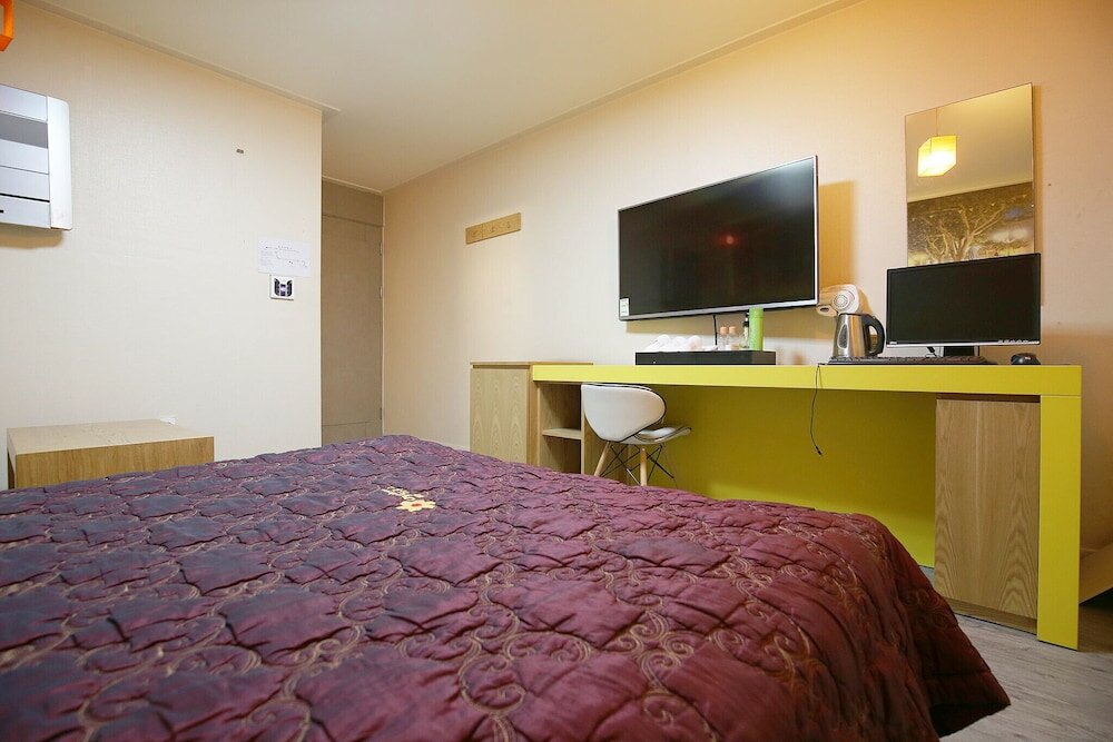 Фото Daejeon Wolpyeong M House