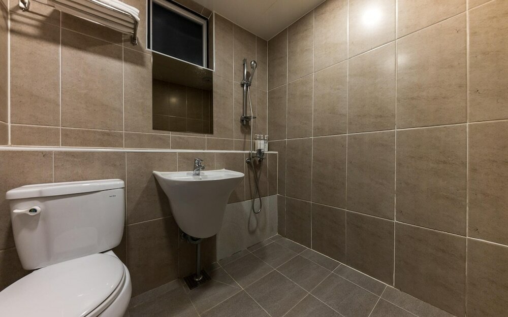 Фото Changwon Jinhae Hotel Lrui