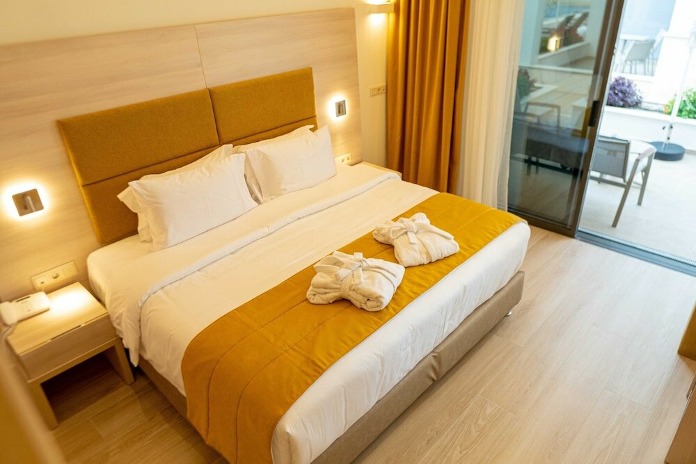 Фото Mirror Hotel