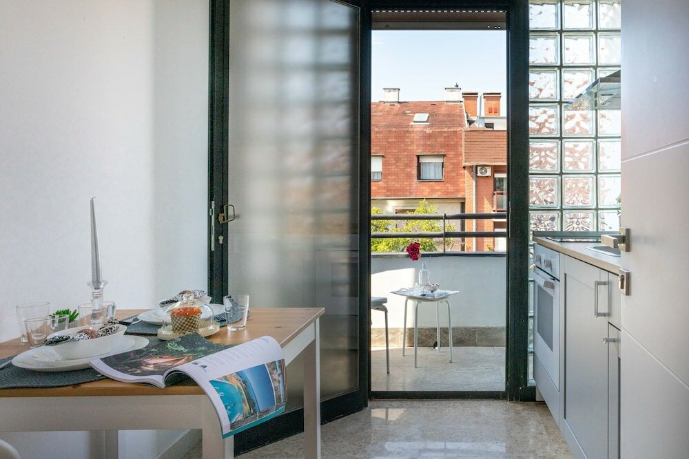 Фото Bright and Cozy Duplex Near City Center