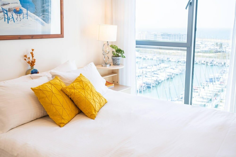 Фото DeluxeApartment with Views of the Marina