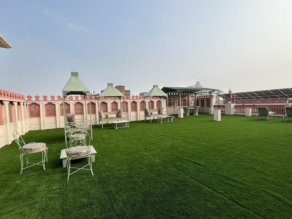Фото Suryaa Villa - A City Centre Hotel