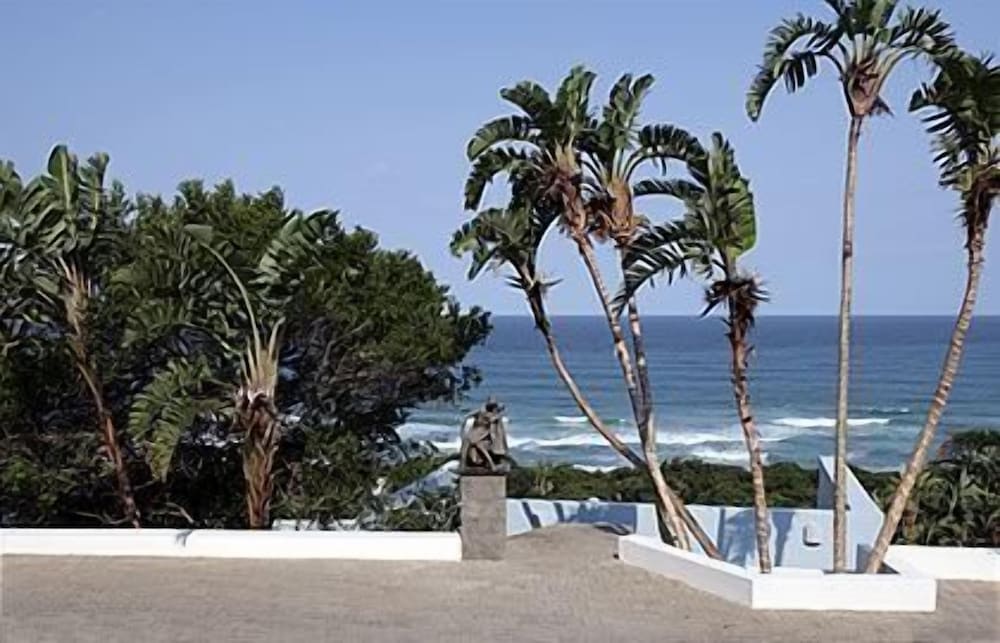 Фото Days At Sea Beach Lodge