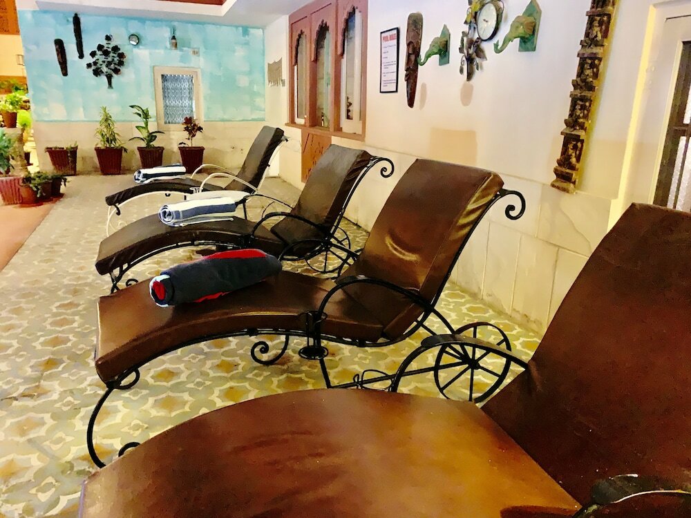 Фото Suryaa Villa - A City Centre Hotel