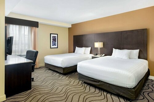 Гостиница La Quinta Inn & Suites by Wyndham Oshawa в Ошаве