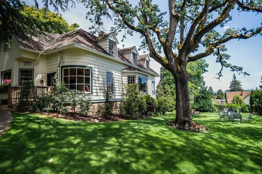 Фото Campbell House Inn