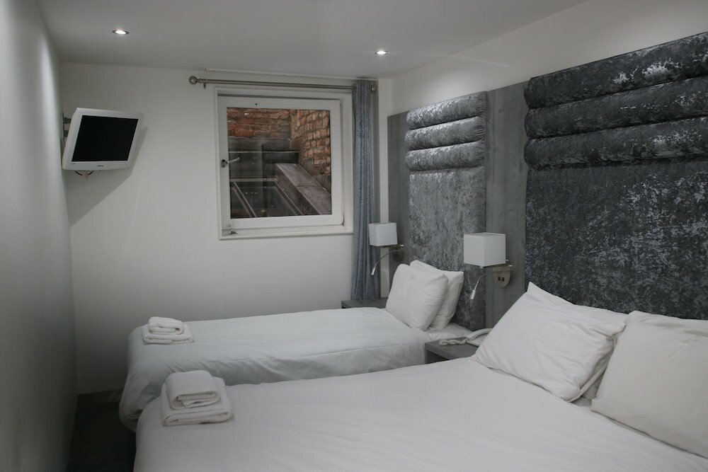 Фото Brunswick Merchant City Hotel