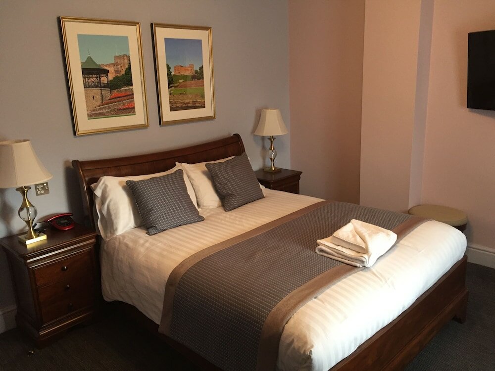 Фото The Castle Hotel Tamworth