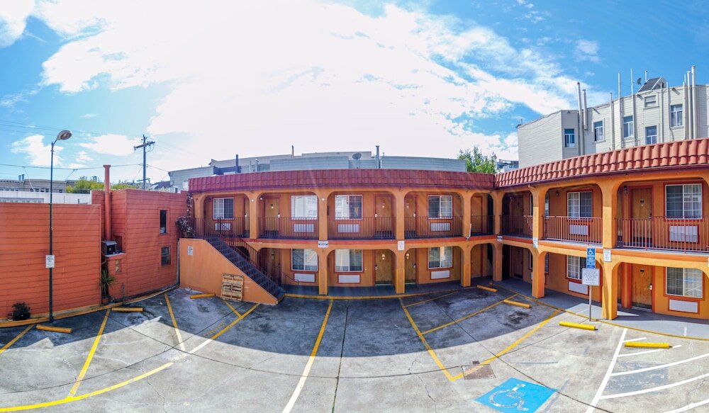 Фото Inn at Golden Gate