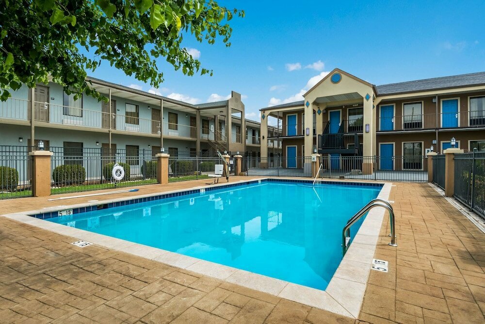 Hotel SureStay Plus Hotel by Best Western Jackson, Jackson, photo