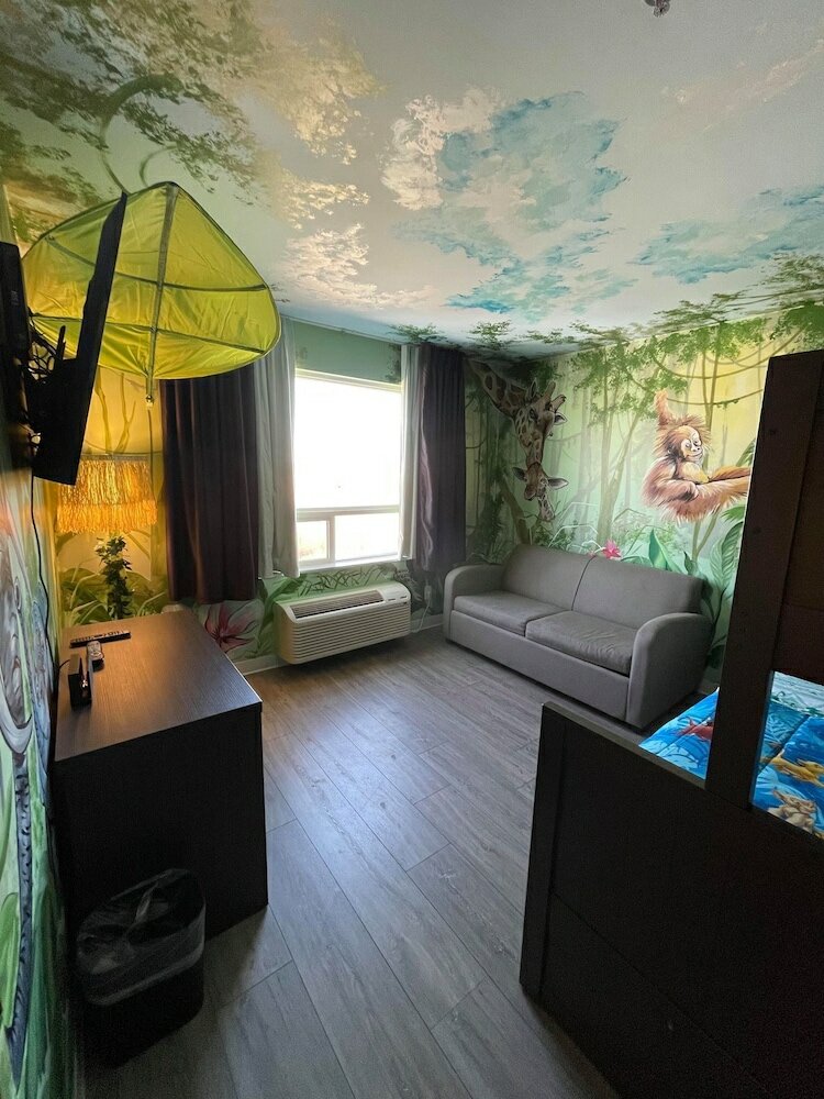 Фото Super 8 by Wyndham Winnipeg East Mb