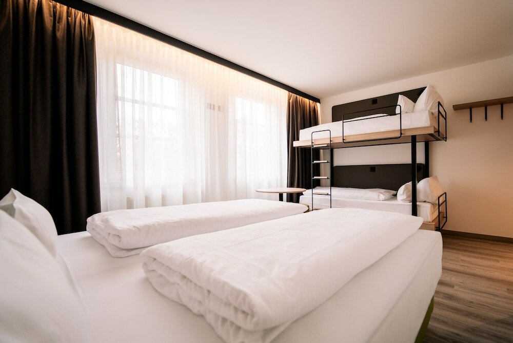 Фото Court Hotel